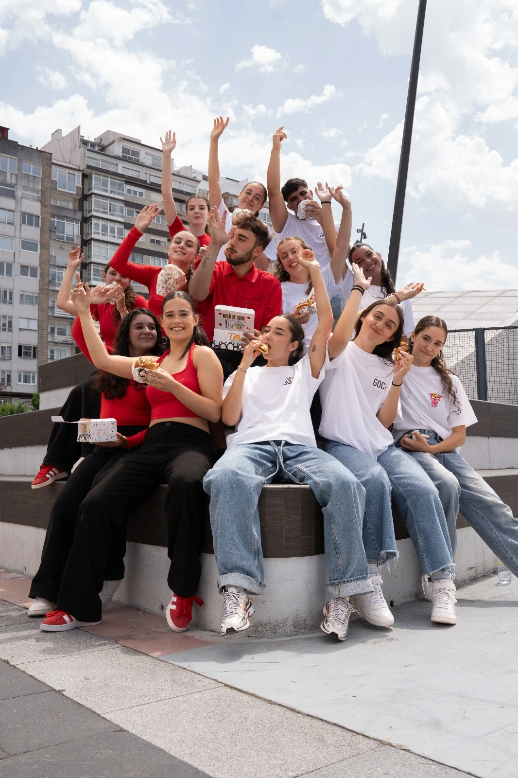 Bailarines comiendo hamburguesas para spot publicitario